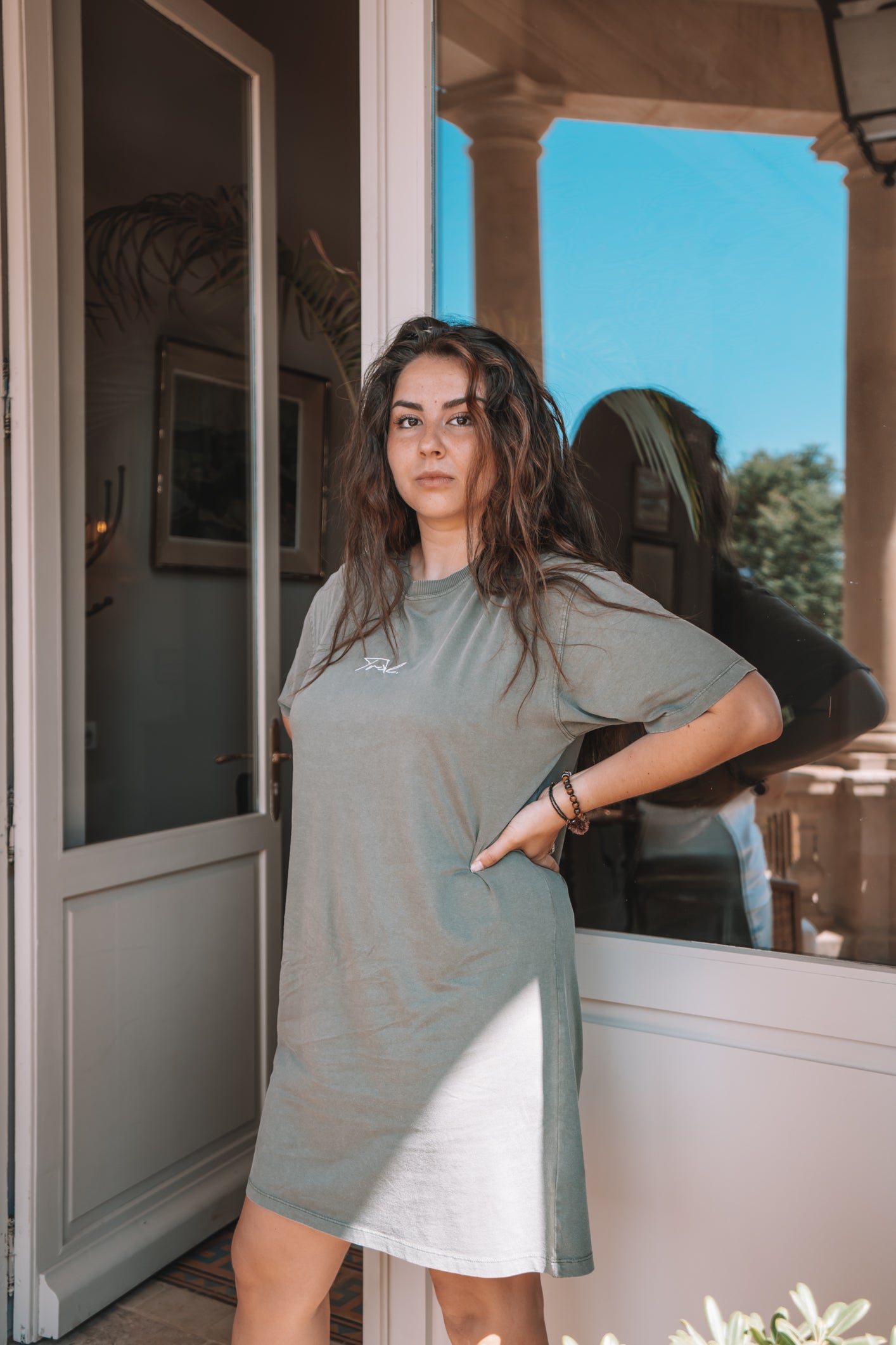 robe tshirt délavée avec broderie pour femme