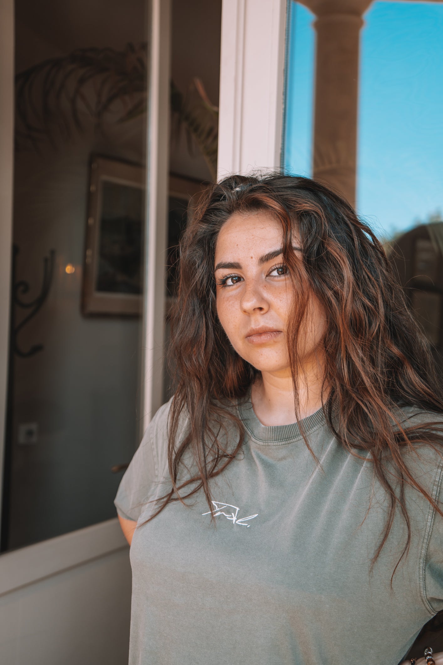 robe t-shirt couleur khaki avec broderie pour femme