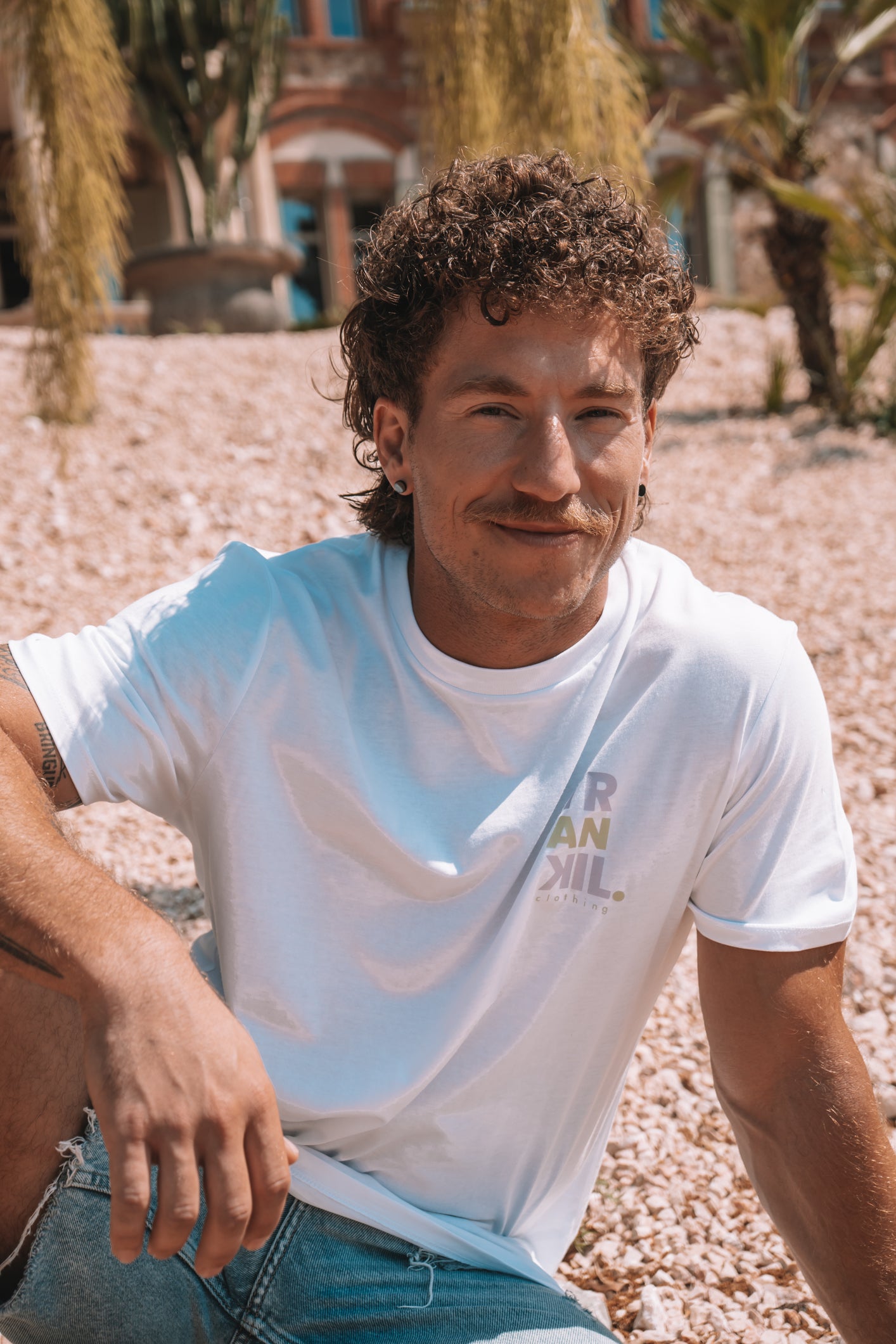 T-shirt regular unisexe ecoresponsable avec imprimé sur l'avant.