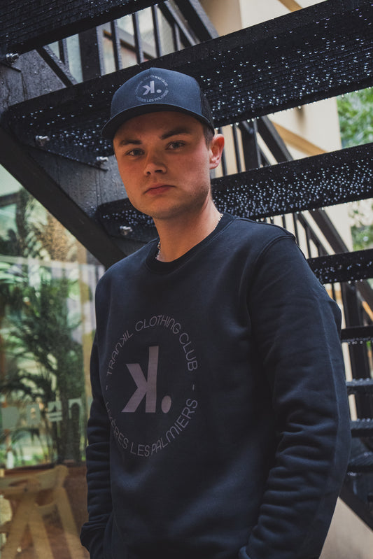 style streetwear avec un sweat en coton bio et une casquette ajustable