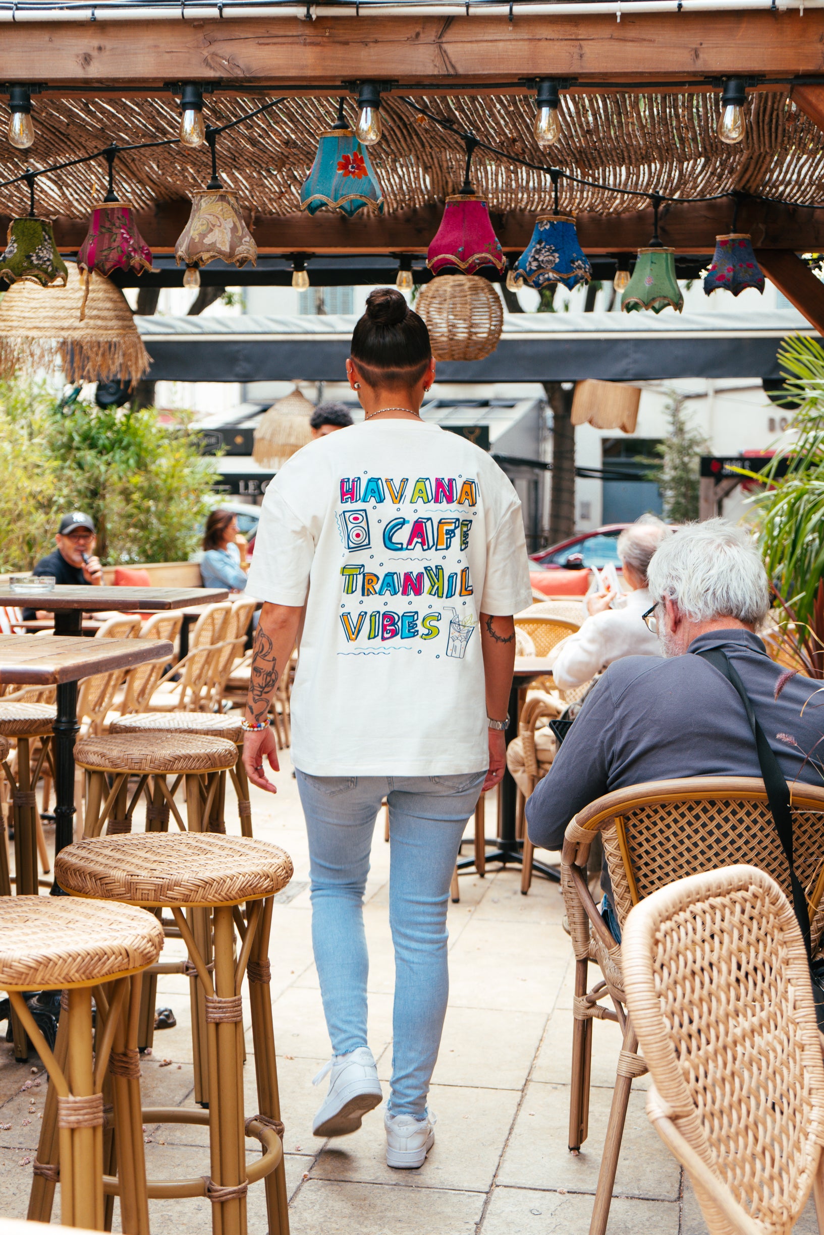 t-shirt manches tombantes pour un style détente 