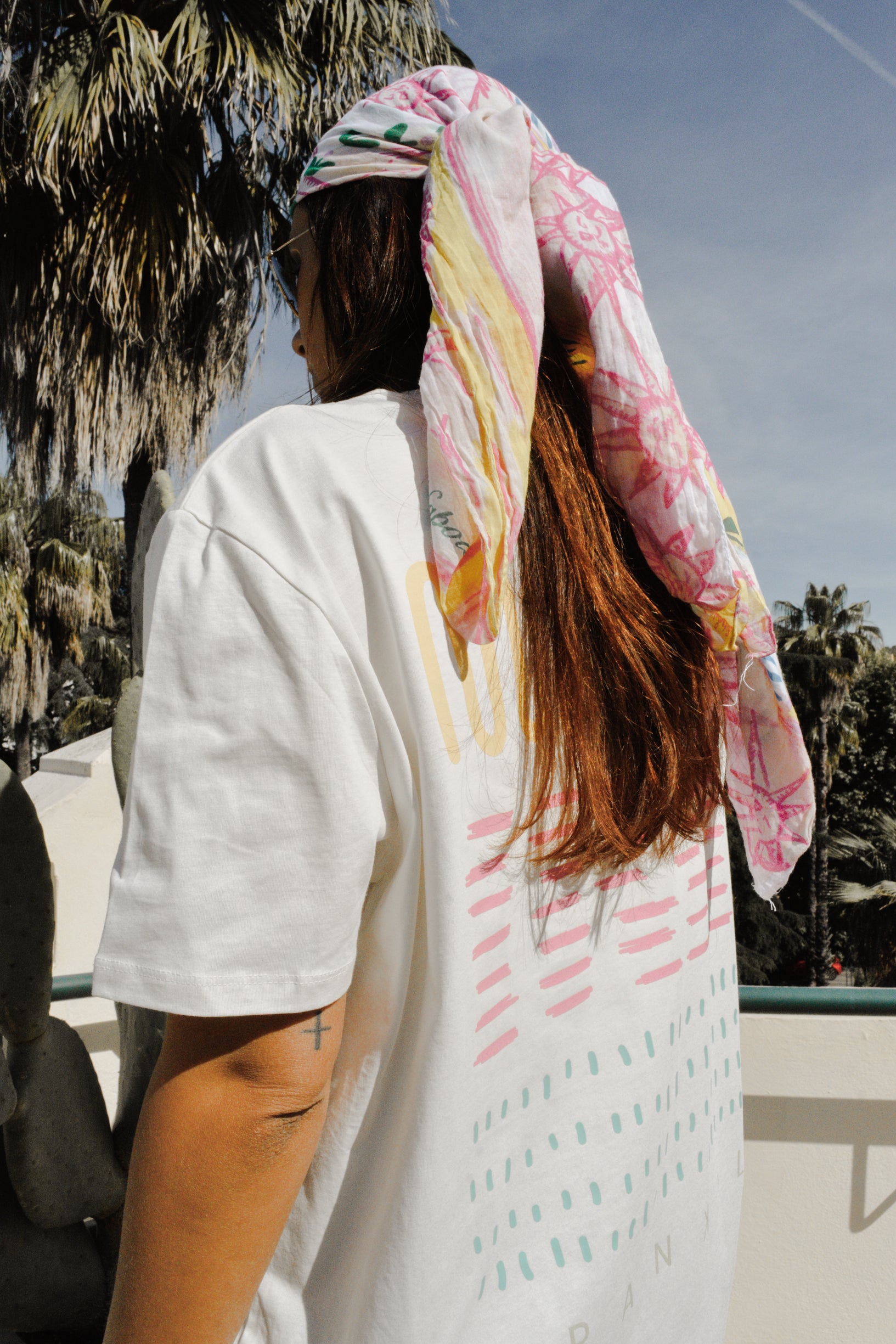 T-shirt avec design imprimé dans le dos, coupe regular unisexe et ecoresponsable